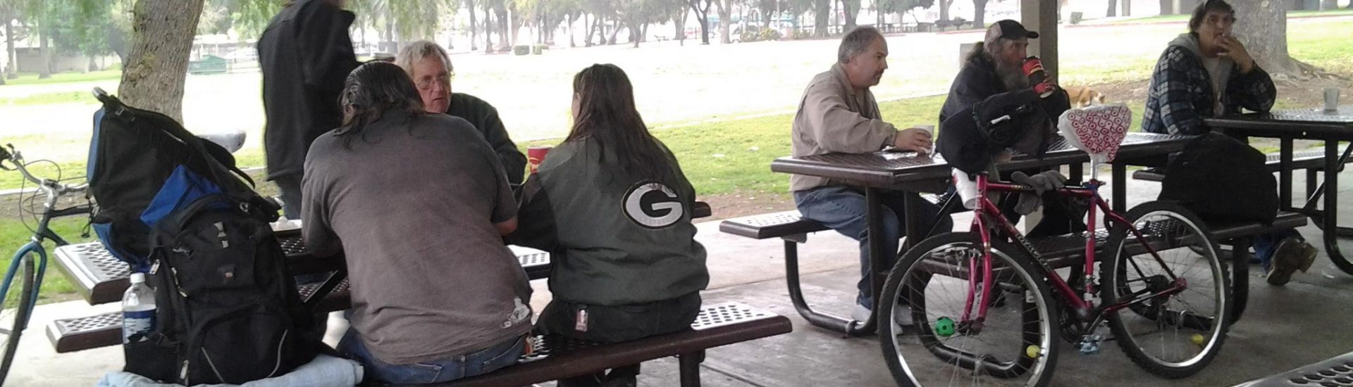 Gente comiendo