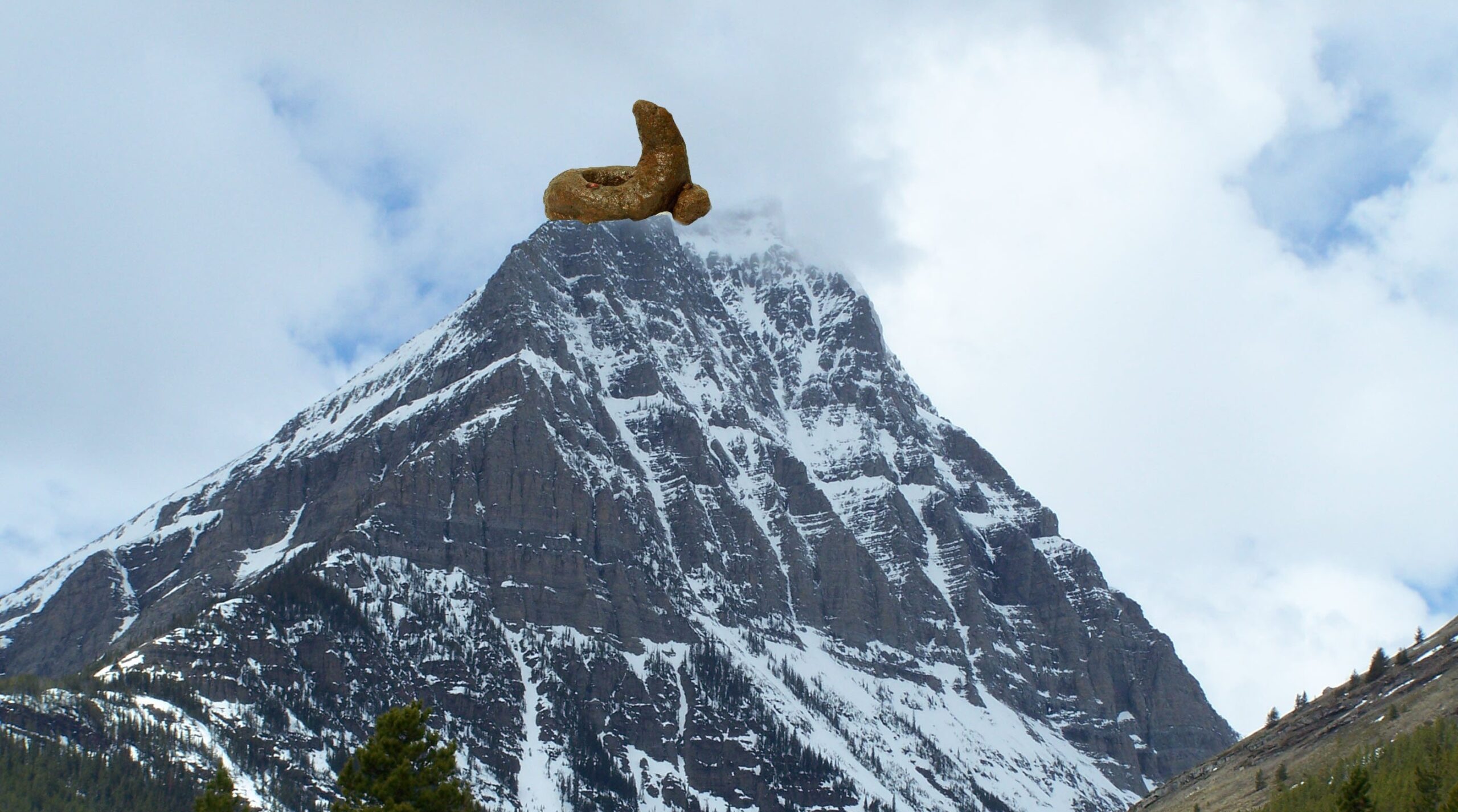 Montaña con mierda en la cima