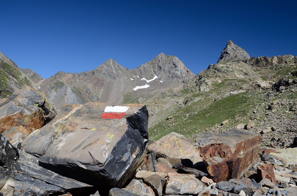 Pirineos con marca GR reto